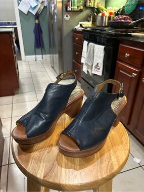 Women’s Open-Toe Slingback Platform Heels in Navy and Brown